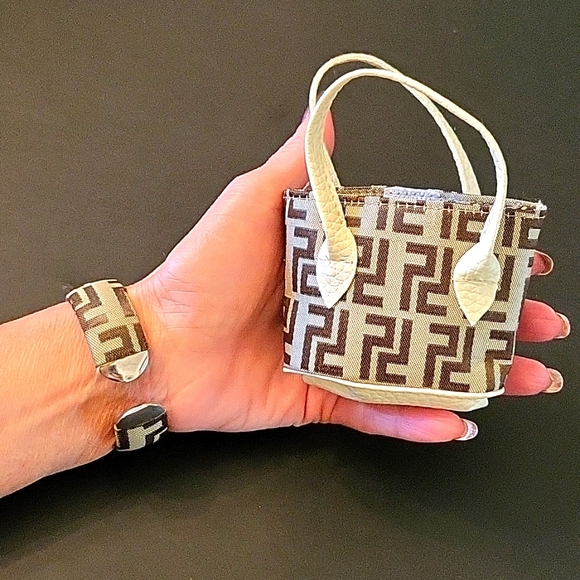 Fabric Bangle Watch + Matching Small Carry Case! - Picture 7 of 13